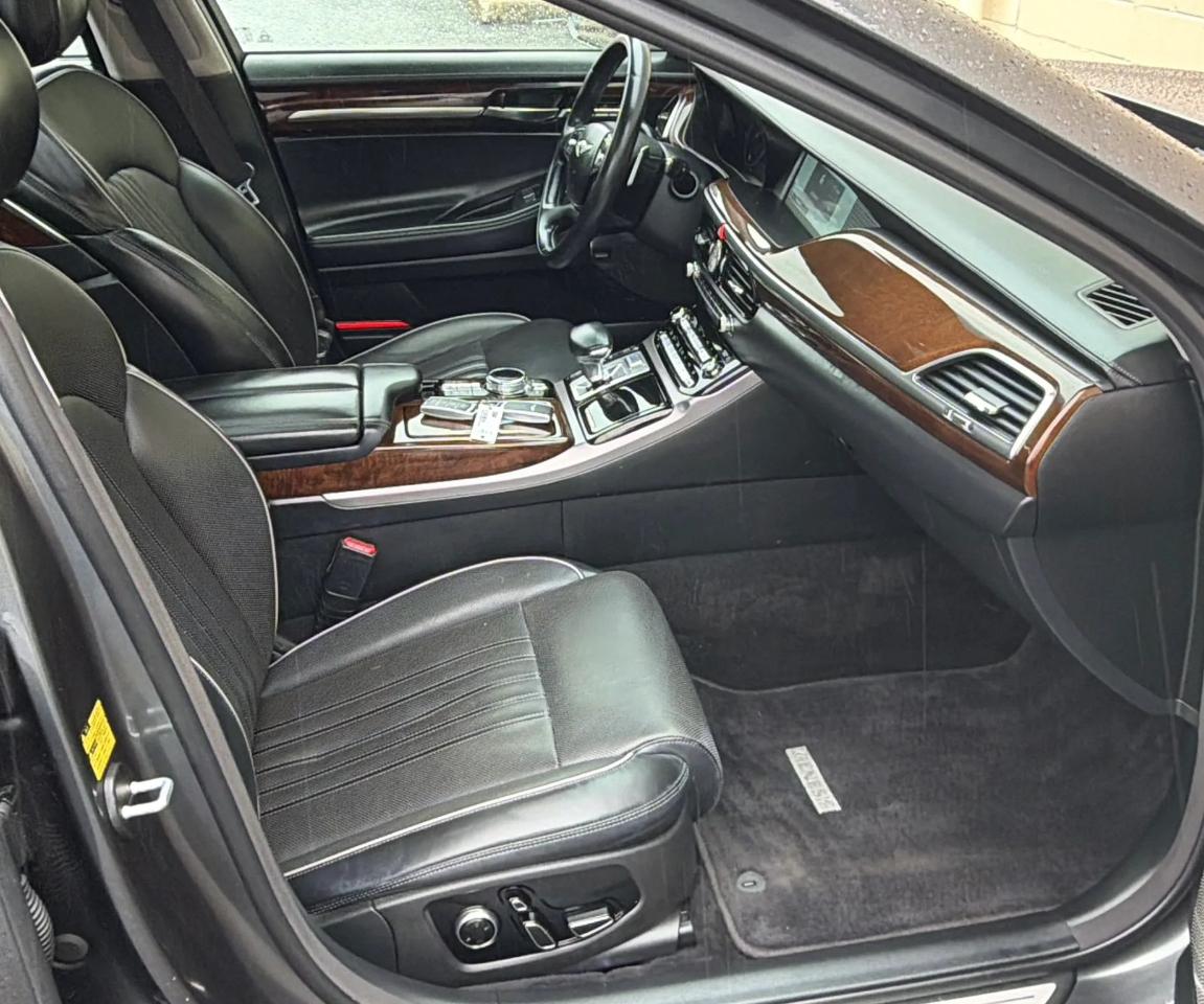 Genesis G90 3.3T Premium AWD 2017