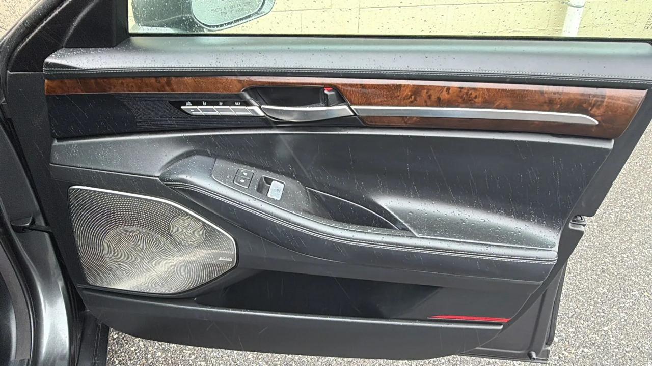 Genesis G90 3.3T Premium AWD 2017