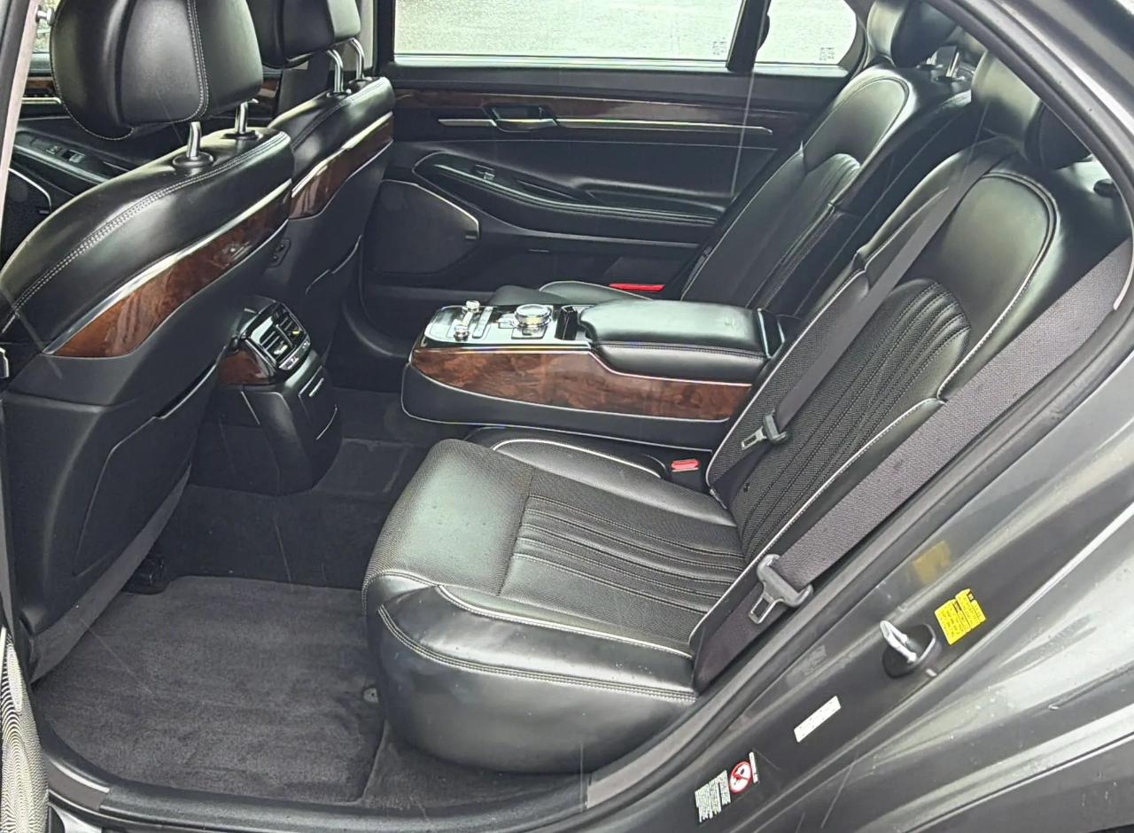 Genesis G90 3.3T Premium AWD 2017