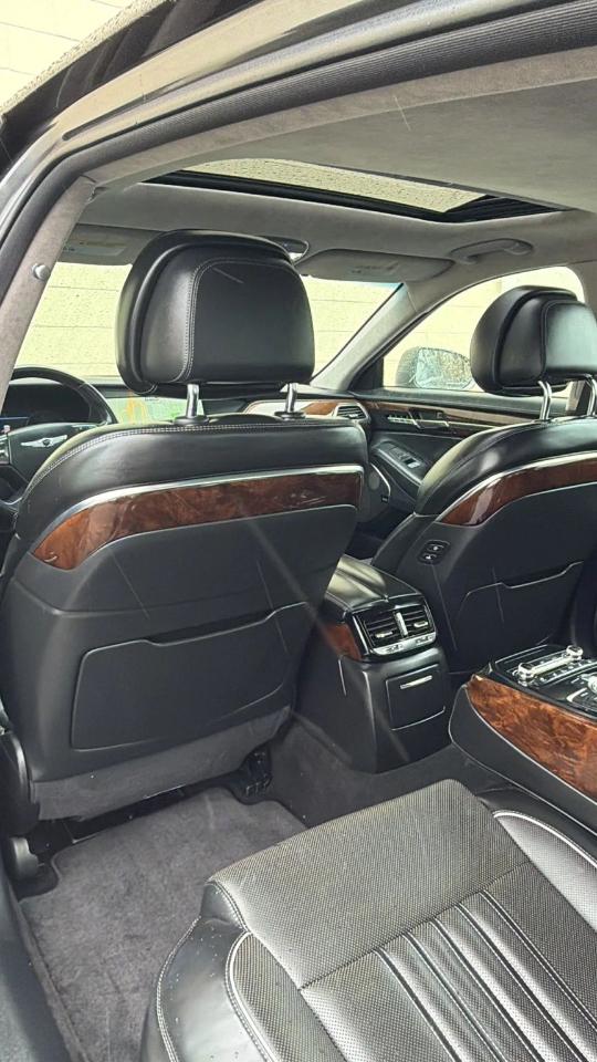 Genesis G90 3.3T Premium AWD 2017