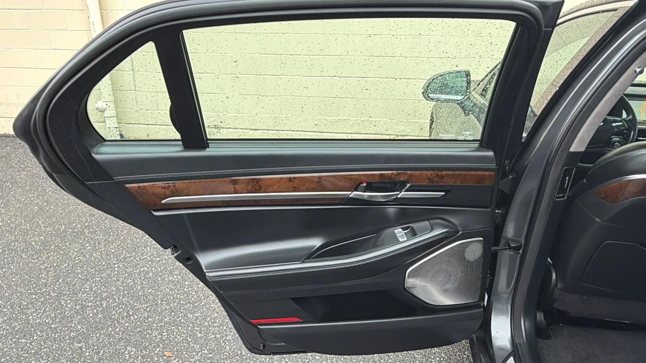 Genesis G90 3.3T Premium AWD 2017