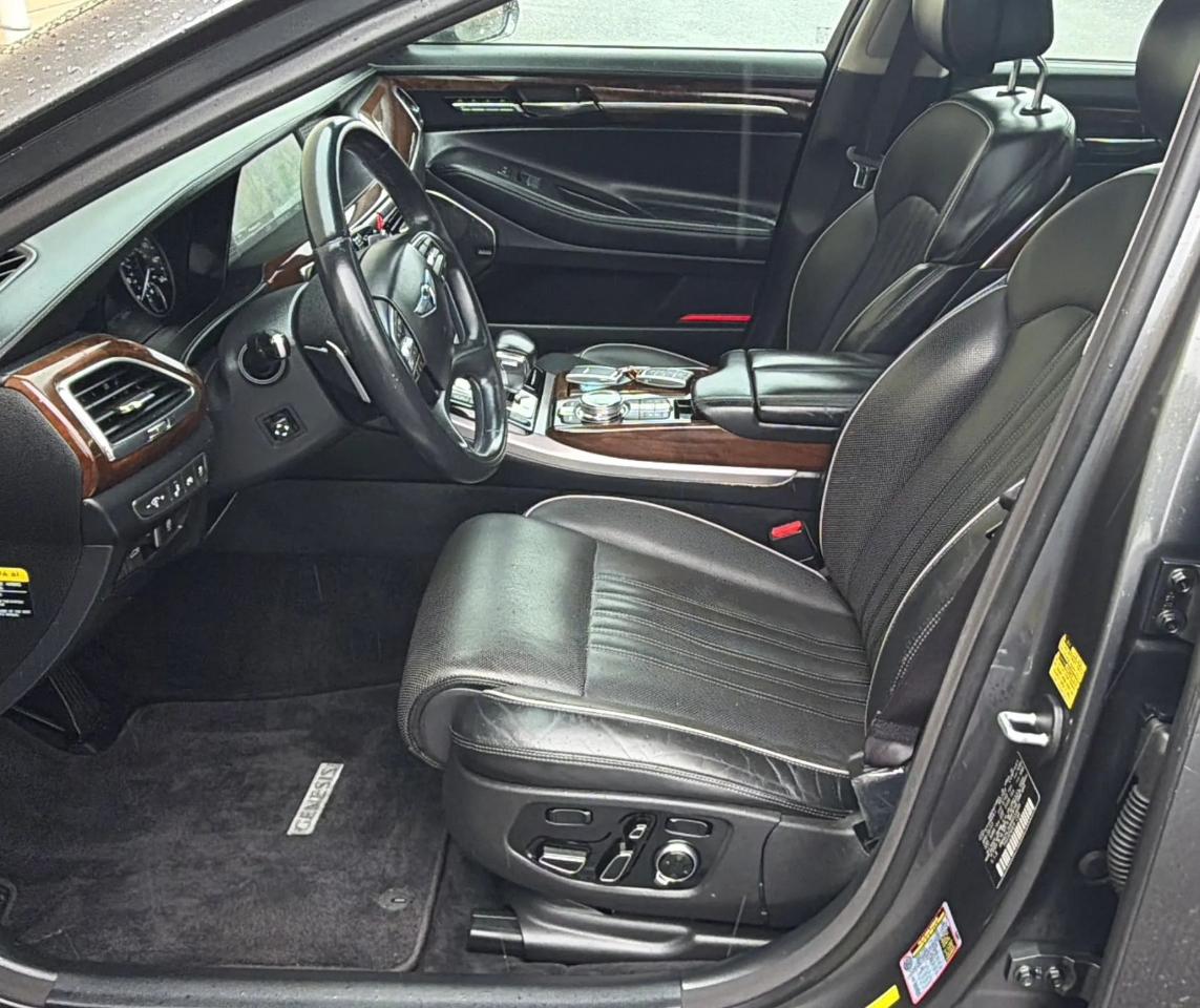 Genesis G90 3.3T Premium AWD 2017