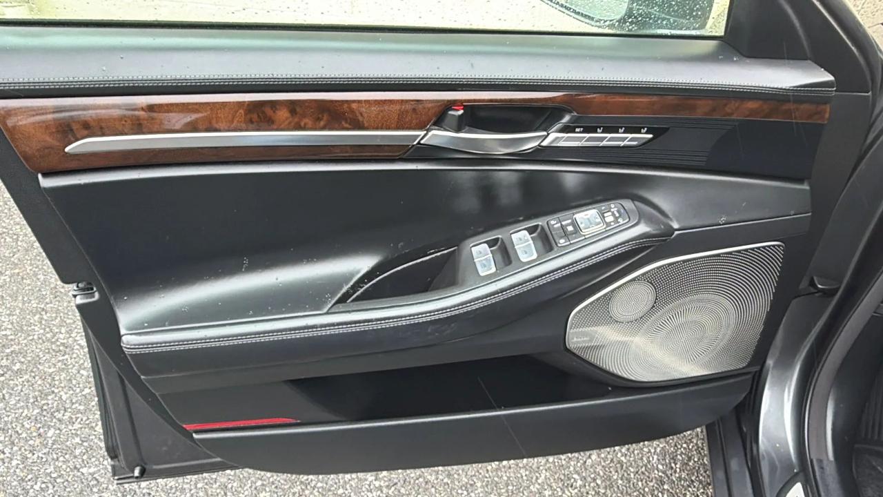 Genesis G90 3.3T Premium AWD 2017