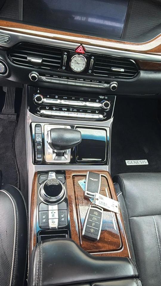 Genesis G90 3.3T Premium AWD 2017