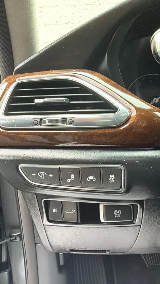 Genesis G90 3.3T Premium AWD 2017