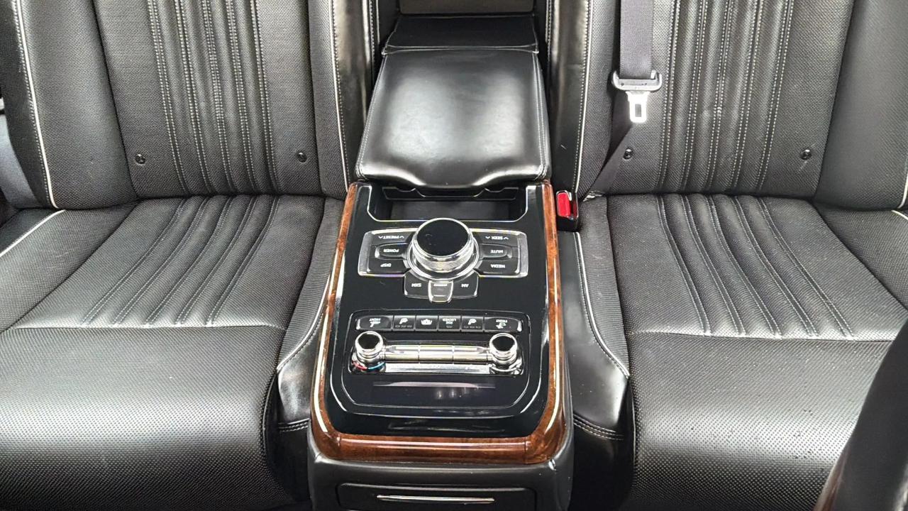 Genesis G90 3.3T Premium AWD 2017