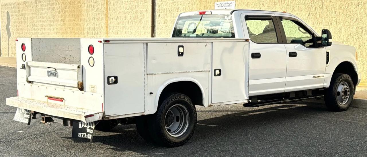 Ford Super Duty F-350 DRW Lariat 4WD Crew Cab 179" WB 60" CA 2017
