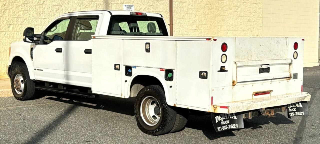 Ford Super Duty F-350 DRW Lariat 4WD Crew Cab 179" WB 60" CA 2017
