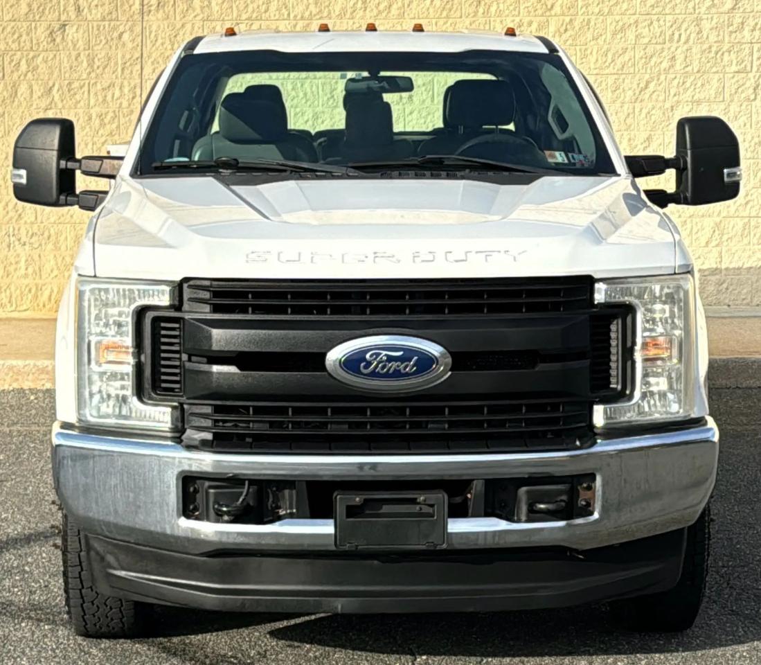 Ford Super Duty F-350 DRW Lariat 4WD Crew Cab 179" WB 60" CA 2017