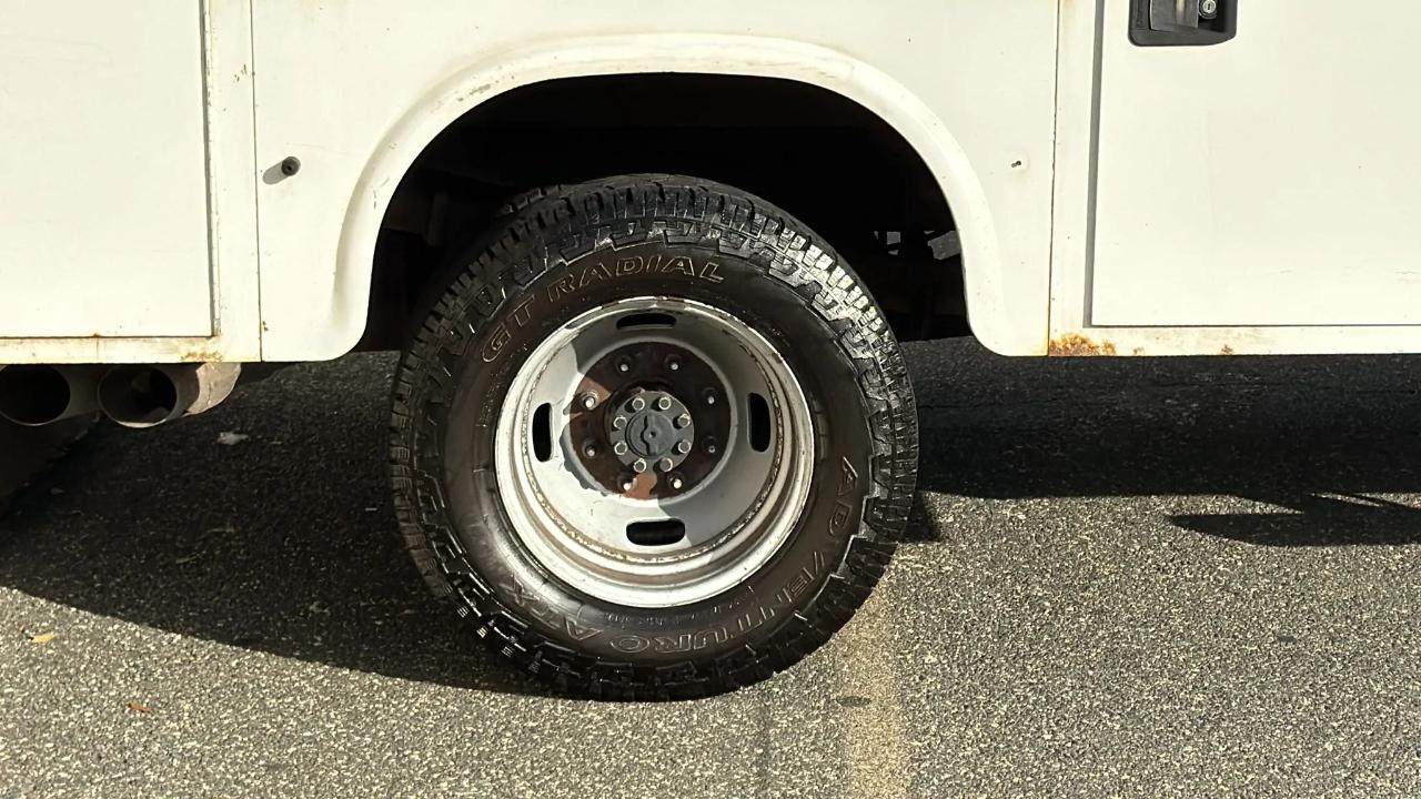 Ford Super Duty F-350 DRW Lariat 4WD Crew Cab 179" WB 60" CA 2017