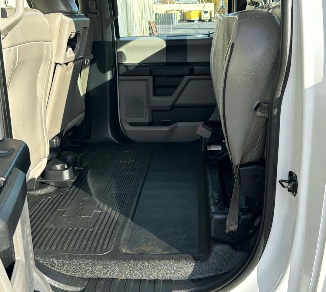 Ford Super Duty F-350 DRW Lariat 4WD Crew Cab 179" WB 60" CA 2017