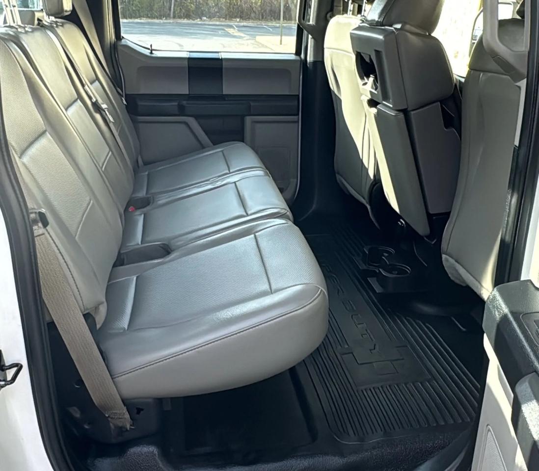 Ford Super Duty F-350 DRW Lariat 4WD Crew Cab 179" WB 60" CA 2017