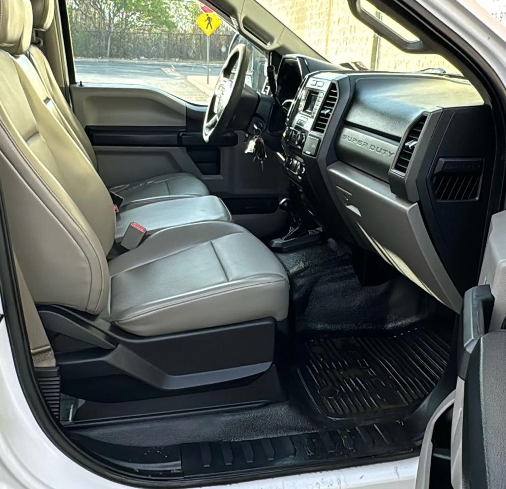 Ford Super Duty F-350 DRW Lariat 4WD Crew Cab 179" WB 60" CA 2017