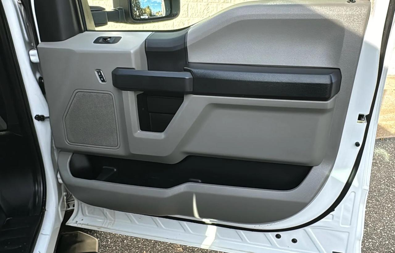 Ford Super Duty F-350 DRW Lariat 4WD Crew Cab 179" WB 60" CA 2017
