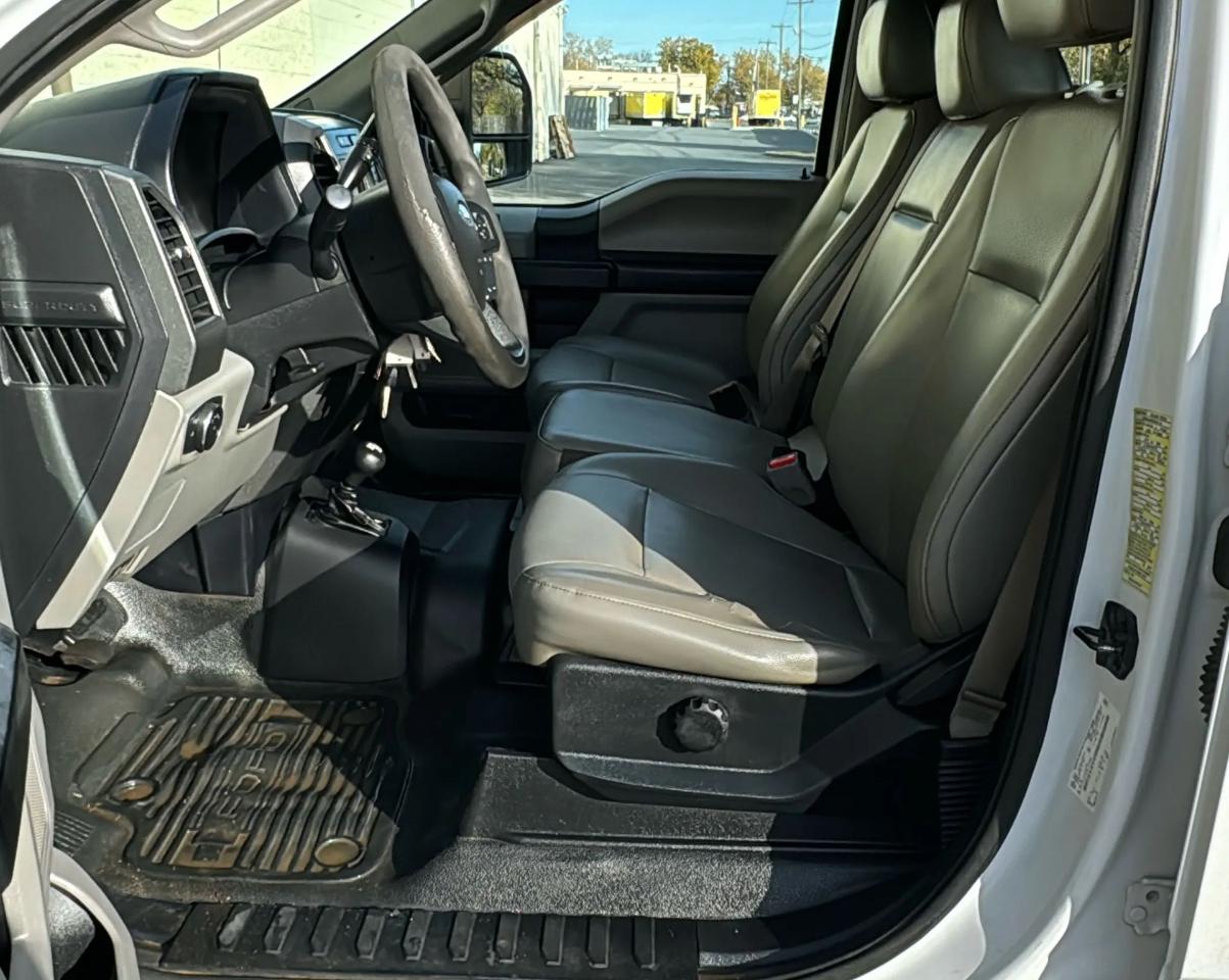 Ford Super Duty F-350 DRW Lariat 4WD Crew Cab 179" WB 60" CA 2017
