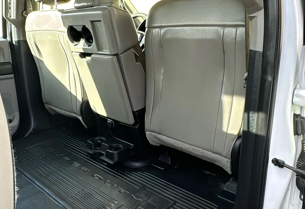 Ford Super Duty F-350 DRW Lariat 4WD Crew Cab 179" WB 60" CA 2017