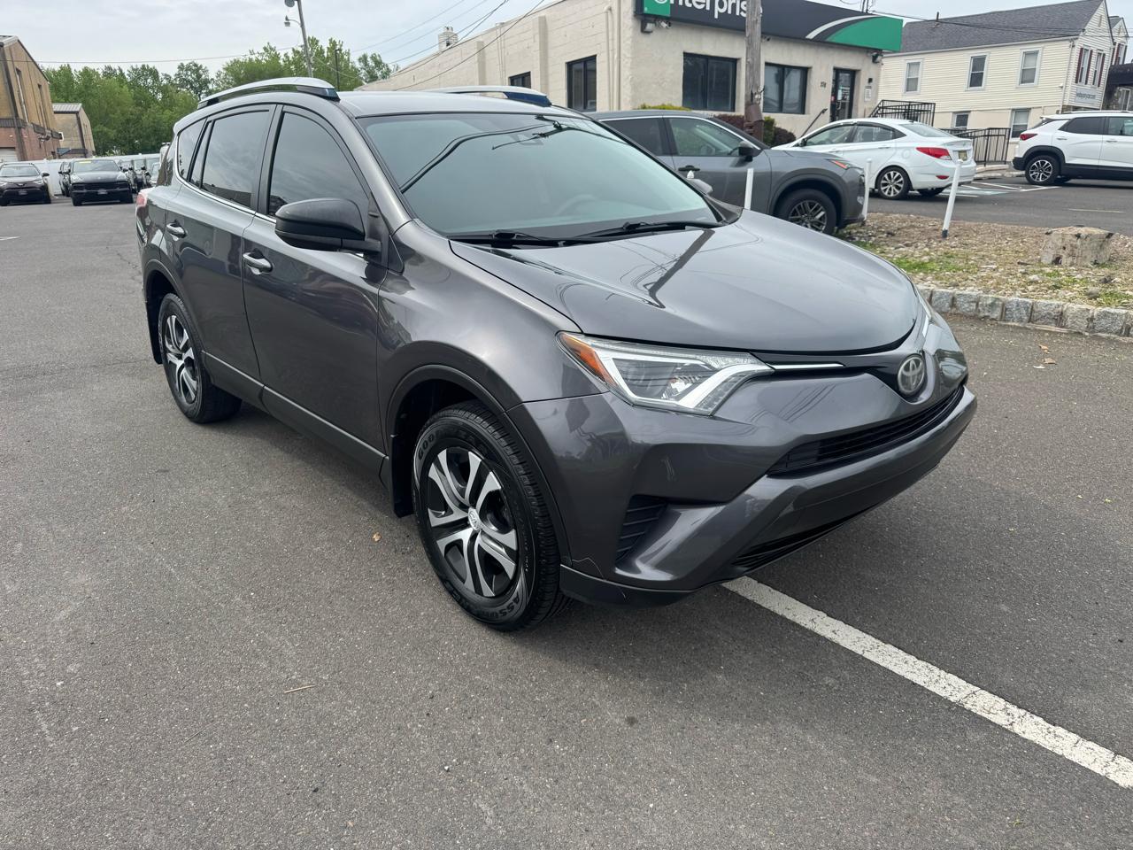 Toyota RAV4 LE AWD (Natl) 2017