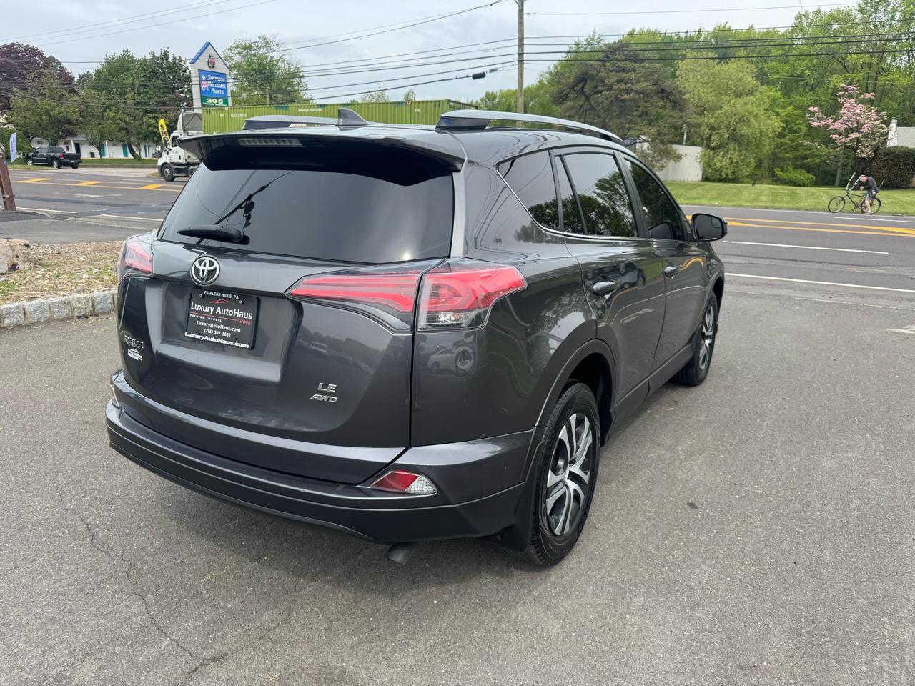 Toyota RAV4 LE AWD (Natl) 2017