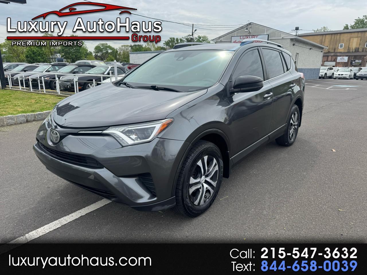 Toyota RAV4 LE AWD (Natl) 2017