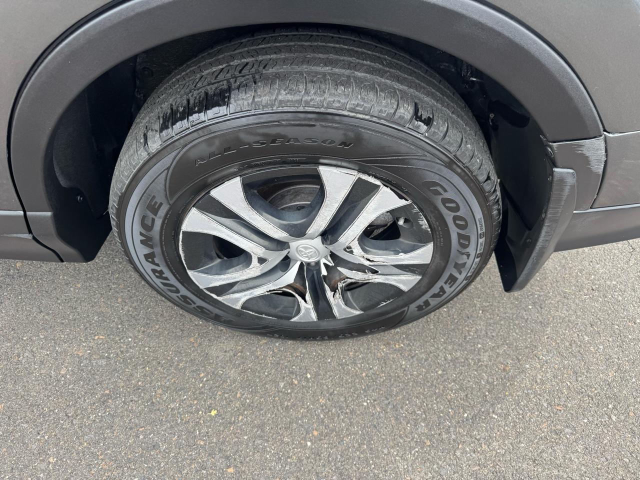 Toyota RAV4 LE AWD (Natl) 2017