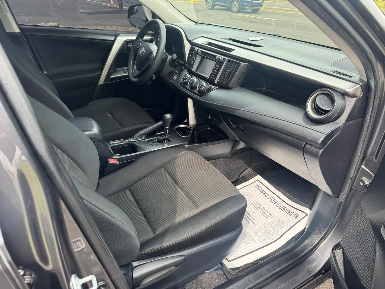 Toyota RAV4 LE AWD (Natl) 2017