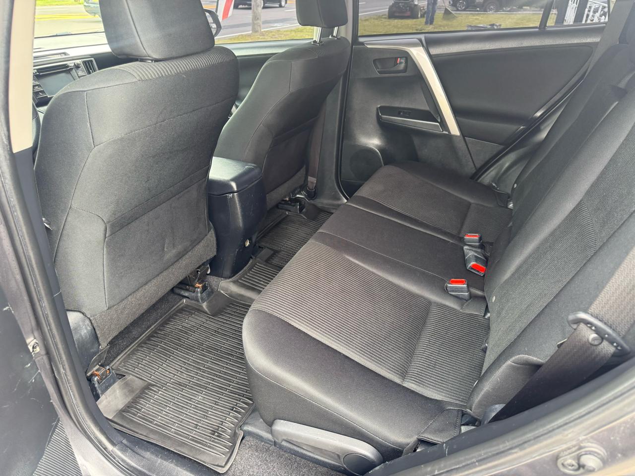 Toyota RAV4 LE AWD (Natl) 2017