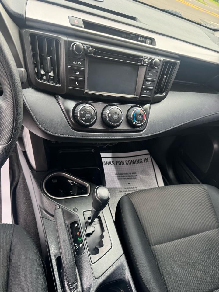 Toyota RAV4 LE AWD (Natl) 2017