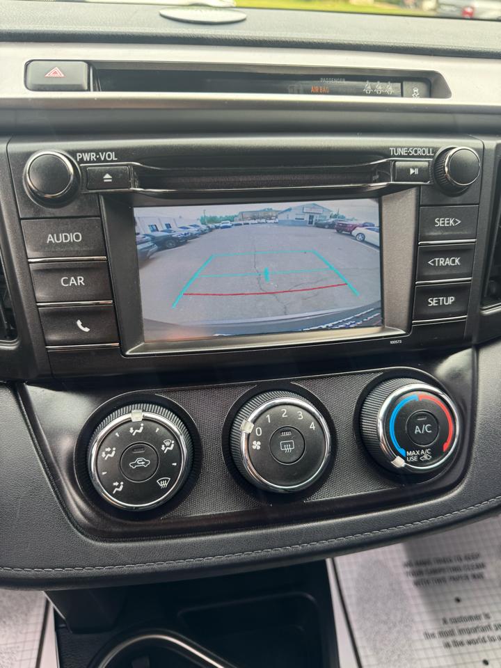 Toyota RAV4 LE AWD (Natl) 2017