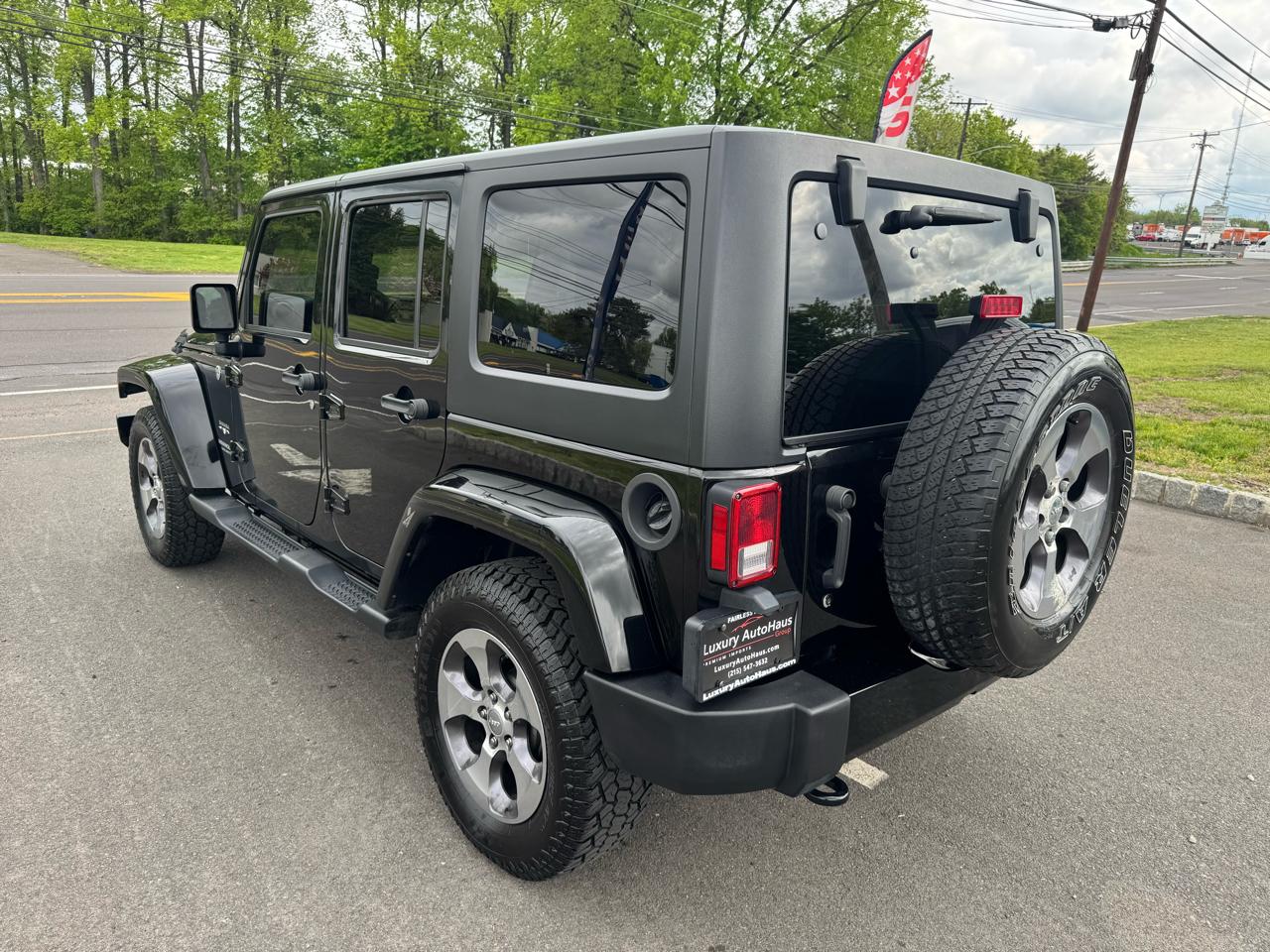 Jeep Wrangler Unlimited 4WD 4dr Sahara 2016