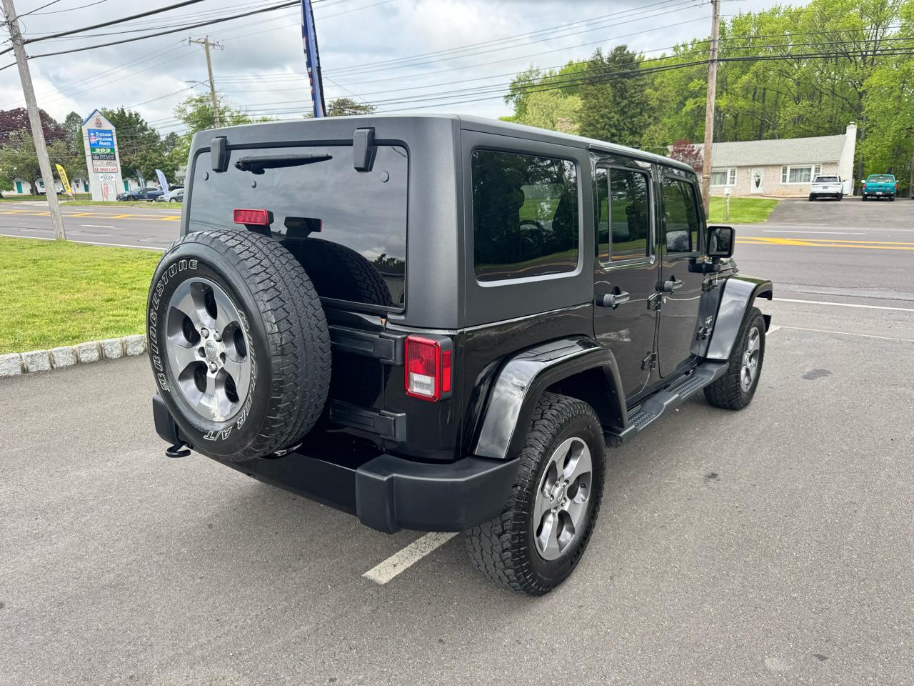 Jeep Wrangler Unlimited 4WD 4dr Sahara 2016