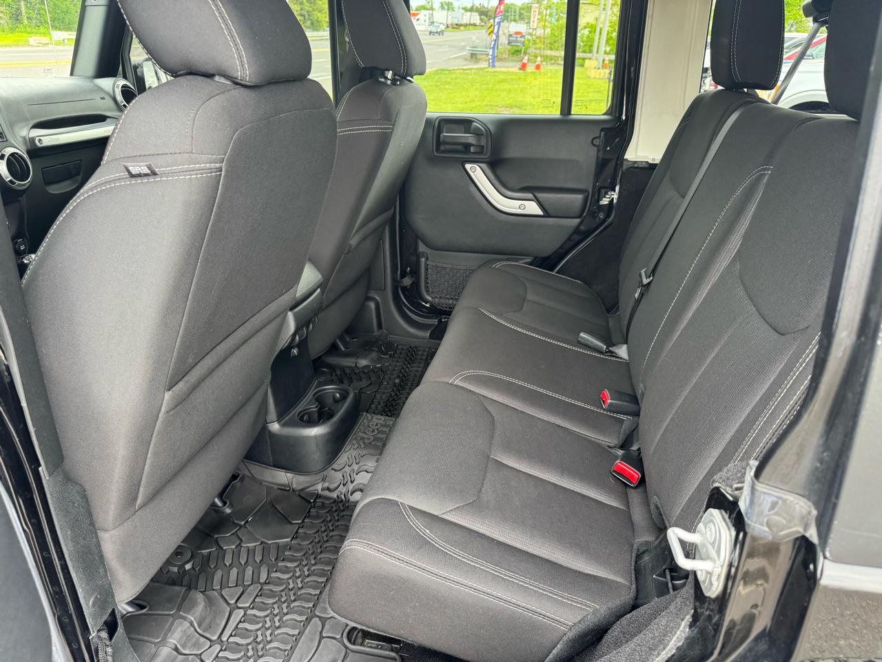 Jeep Wrangler Unlimited 4WD 4dr Sahara 2016