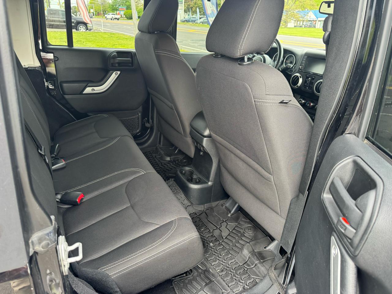 Jeep Wrangler Unlimited 4WD 4dr Sahara 2016