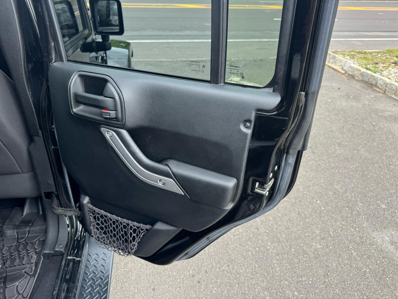 Jeep Wrangler Unlimited 4WD 4dr Sahara 2016