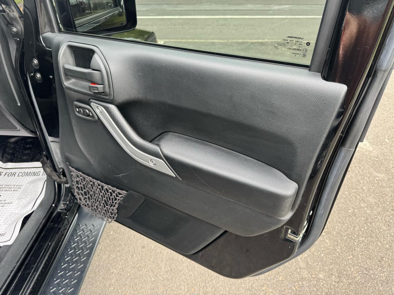 Jeep Wrangler Unlimited 4WD 4dr Sahara 2016