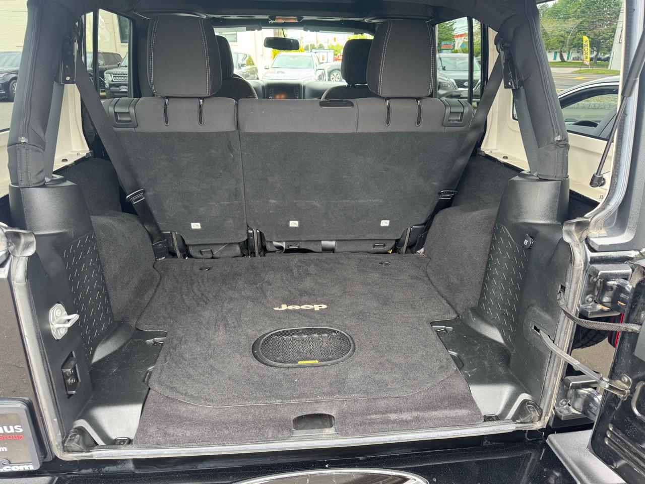 Jeep Wrangler Unlimited 4WD 4dr Sahara 2016
