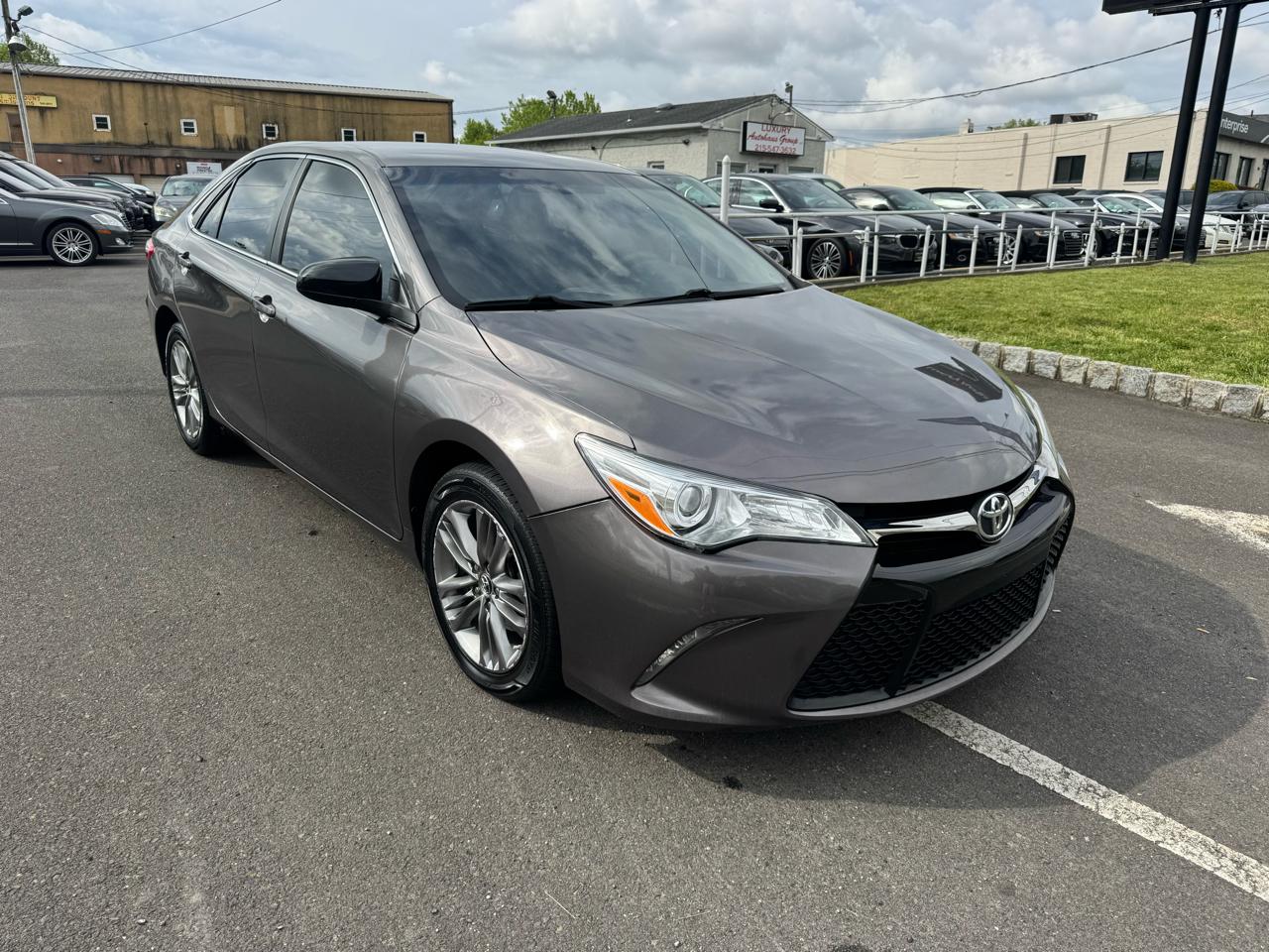 Toyota Camry 4dr Sdn I4 Auto SE w/Special Edition Pkg (Natl) 2016