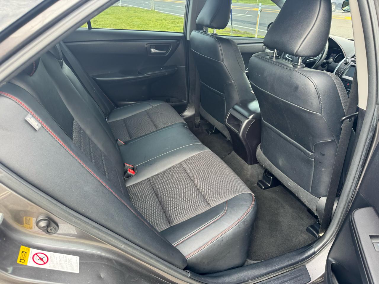 Toyota Camry 4dr Sdn I4 Auto SE w/Special Edition Pkg (Natl) 2016