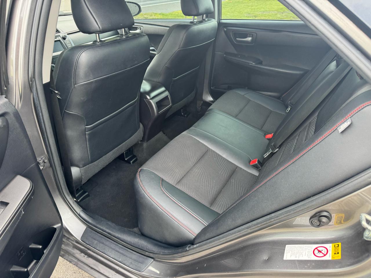Toyota Camry 4dr Sdn I4 Auto SE w/Special Edition Pkg (Natl) 2016