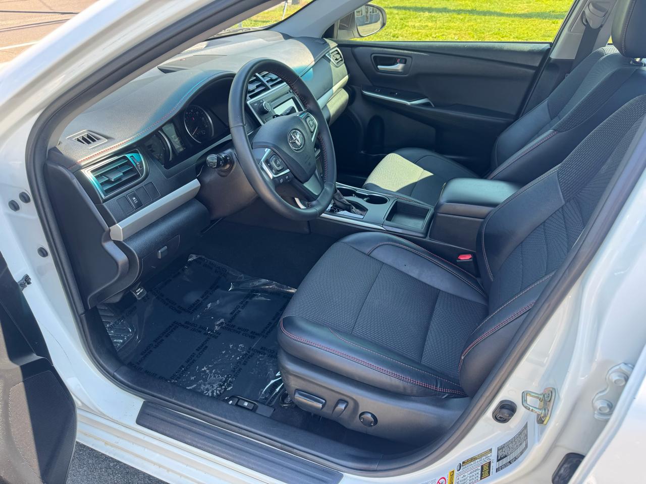 Toyota Camry 4dr Sdn I4 Auto SE w/Special Edition Pkg (Natl) 2016