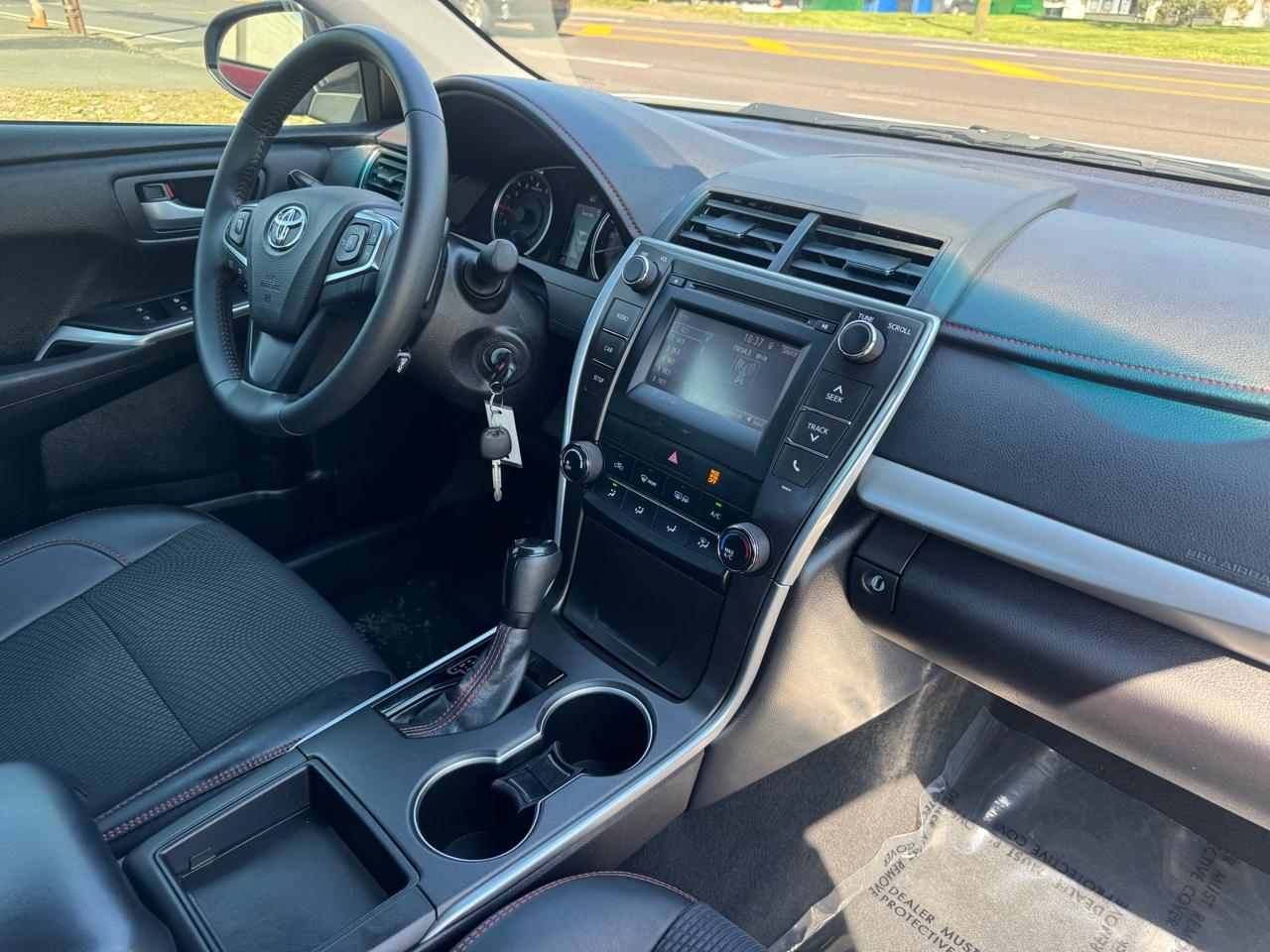 Toyota Camry 4dr Sdn I4 Auto SE w/Special Edition Pkg (Natl) 2016
