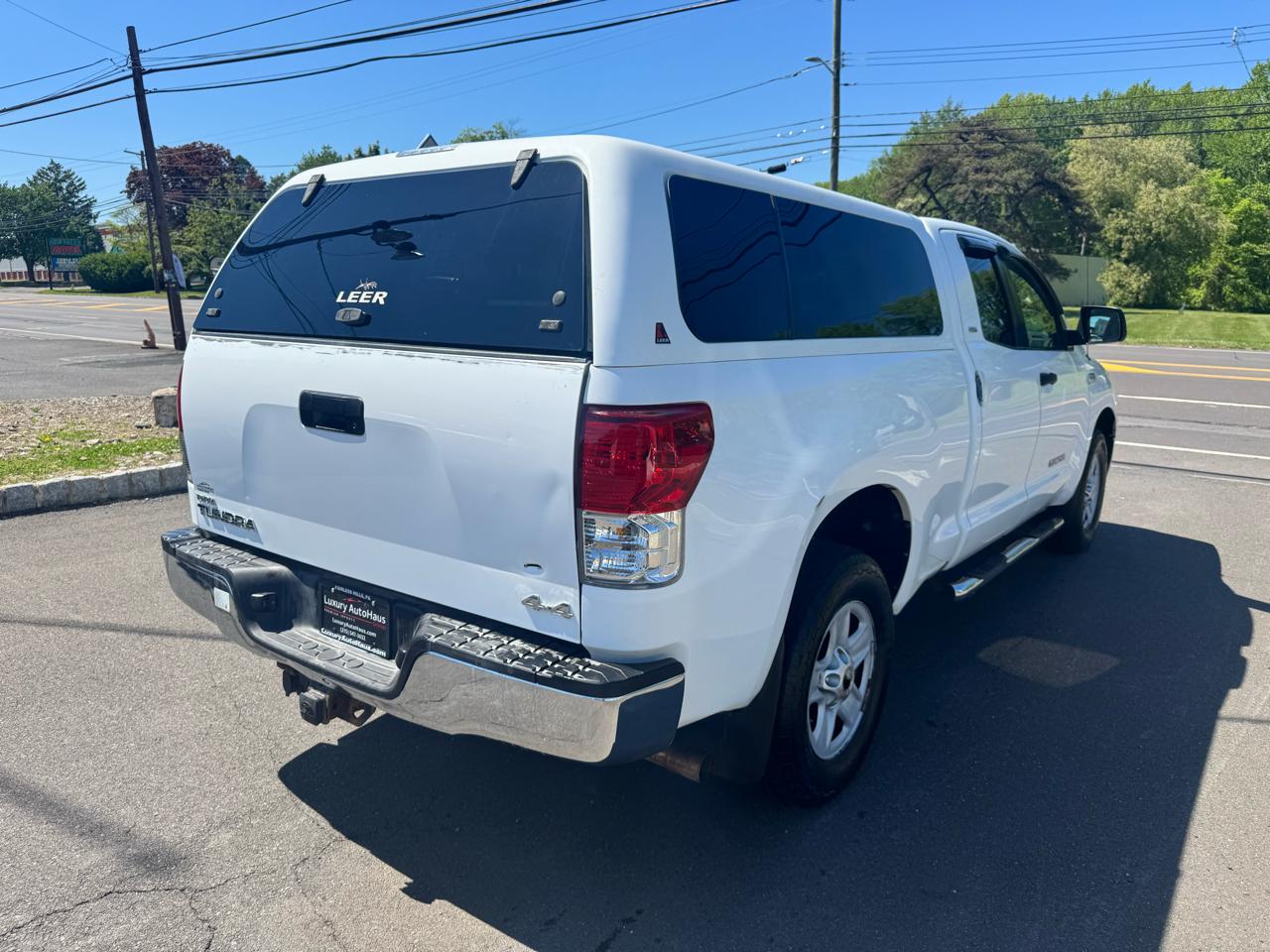 Toyota Tundra 4WD Double 145.7" 5.7L V8 SR5 (Natl 2007