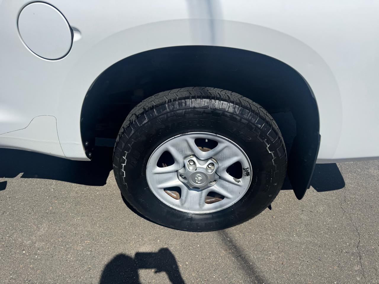Toyota Tundra 4WD Double 145.7" 5.7L V8 SR5 (Natl 2007