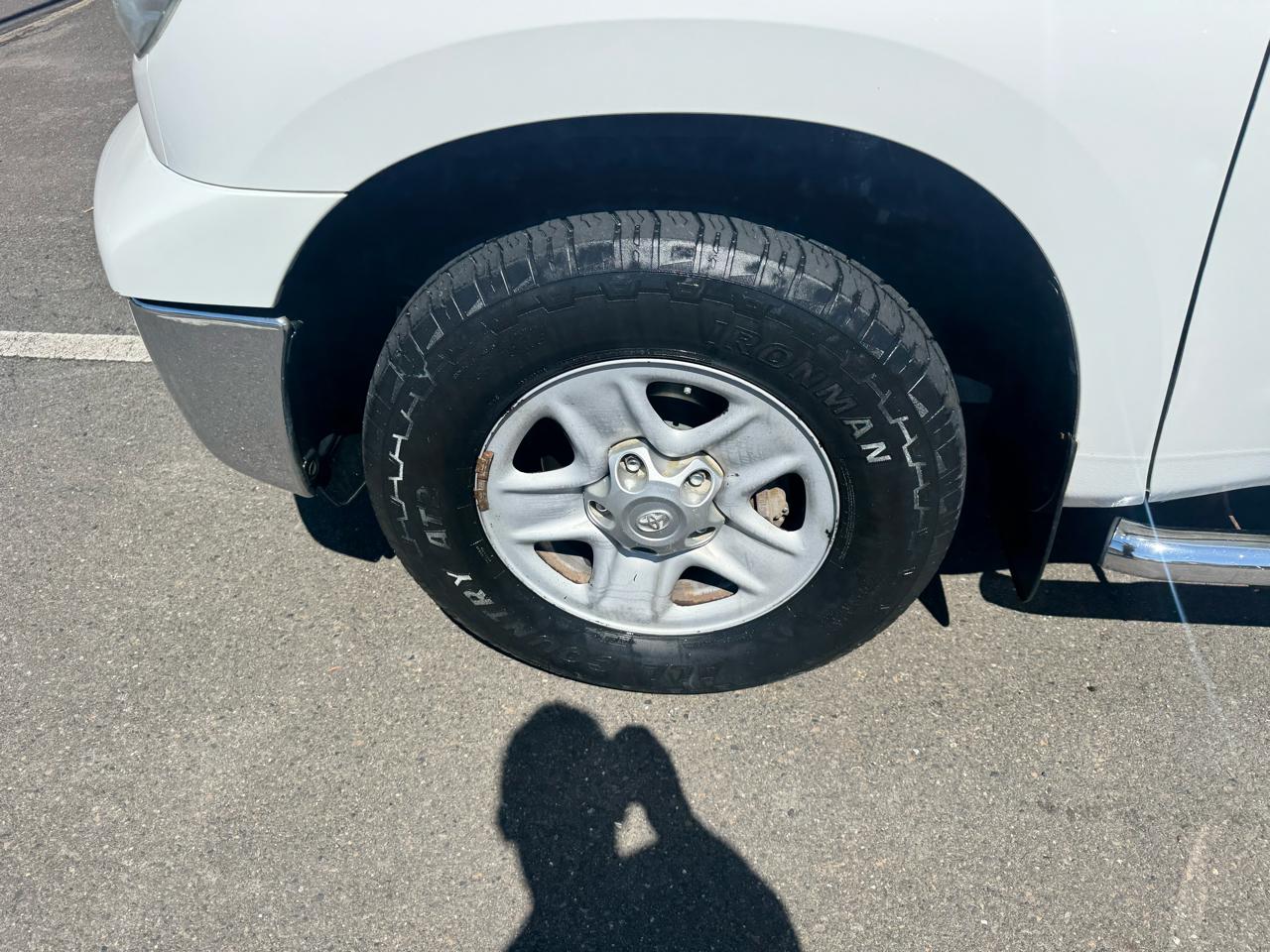 Toyota Tundra 4WD Double 145.7" 5.7L V8 SR5 (Natl 2007