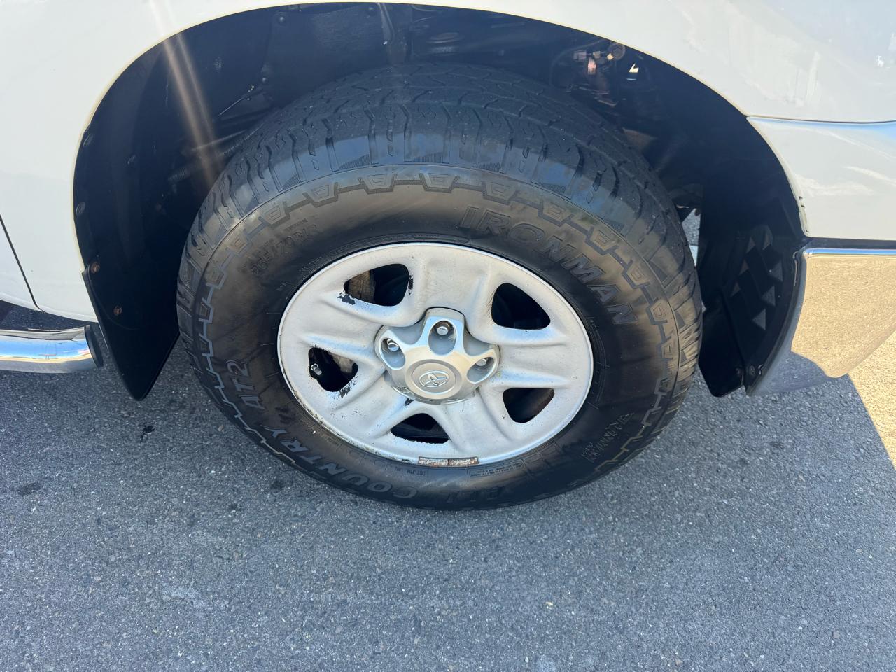 Toyota Tundra 4WD Double 145.7" 5.7L V8 SR5 (Natl 2007