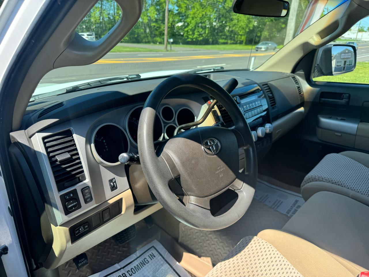 Toyota Tundra 4WD Double 145.7" 5.7L V8 SR5 (Natl 2007