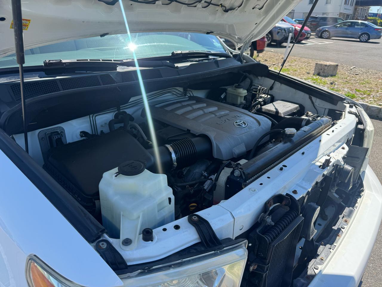 Toyota Tundra 4WD Double 145.7" 5.7L V8 SR5 (Natl 2007