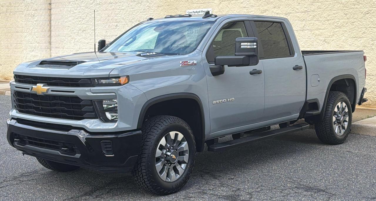 Chevrolet Silverado 2500HD 4WD Crew Cab 159" Custom 2025
