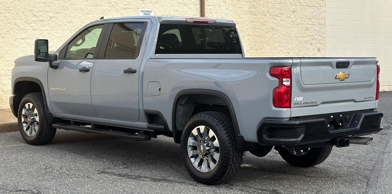 Chevrolet Silverado 2500HD 4WD Crew Cab 159" Custom 2025