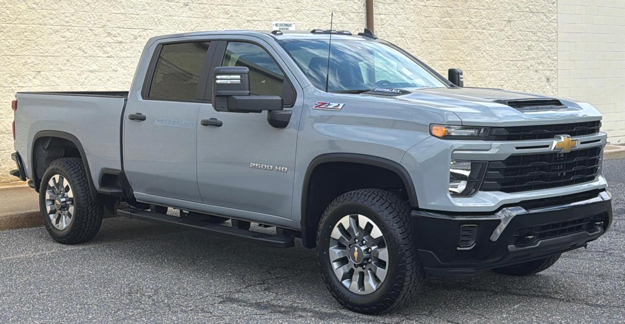 Chevrolet Silverado 2500HD 4WD Crew Cab 159" Custom 2025