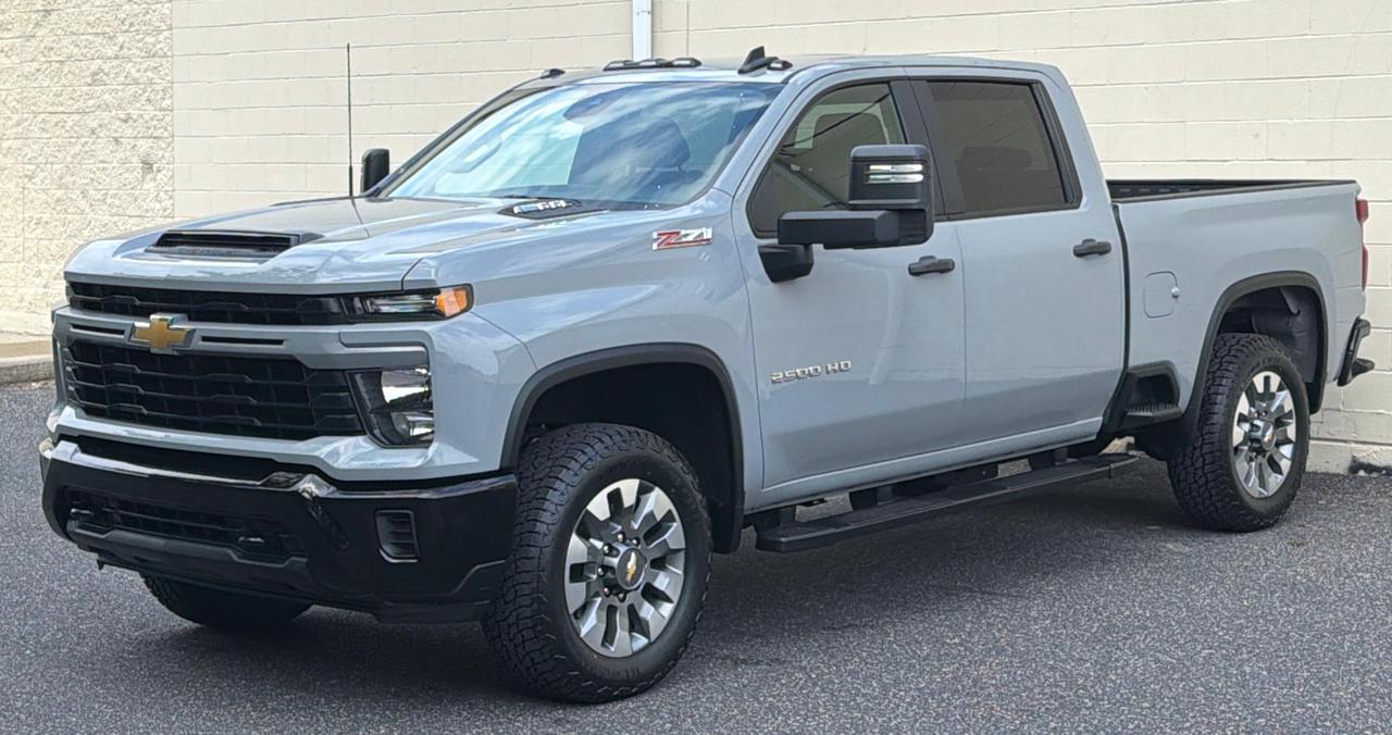 Chevrolet Silverado 2500HD 4WD Crew Cab 159" Custom 2025